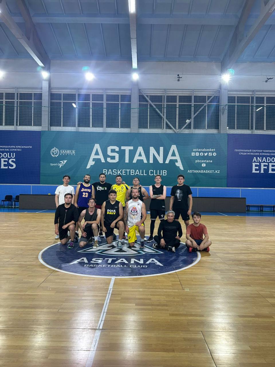 Команда клуба перед баннером Astana Basketball Club