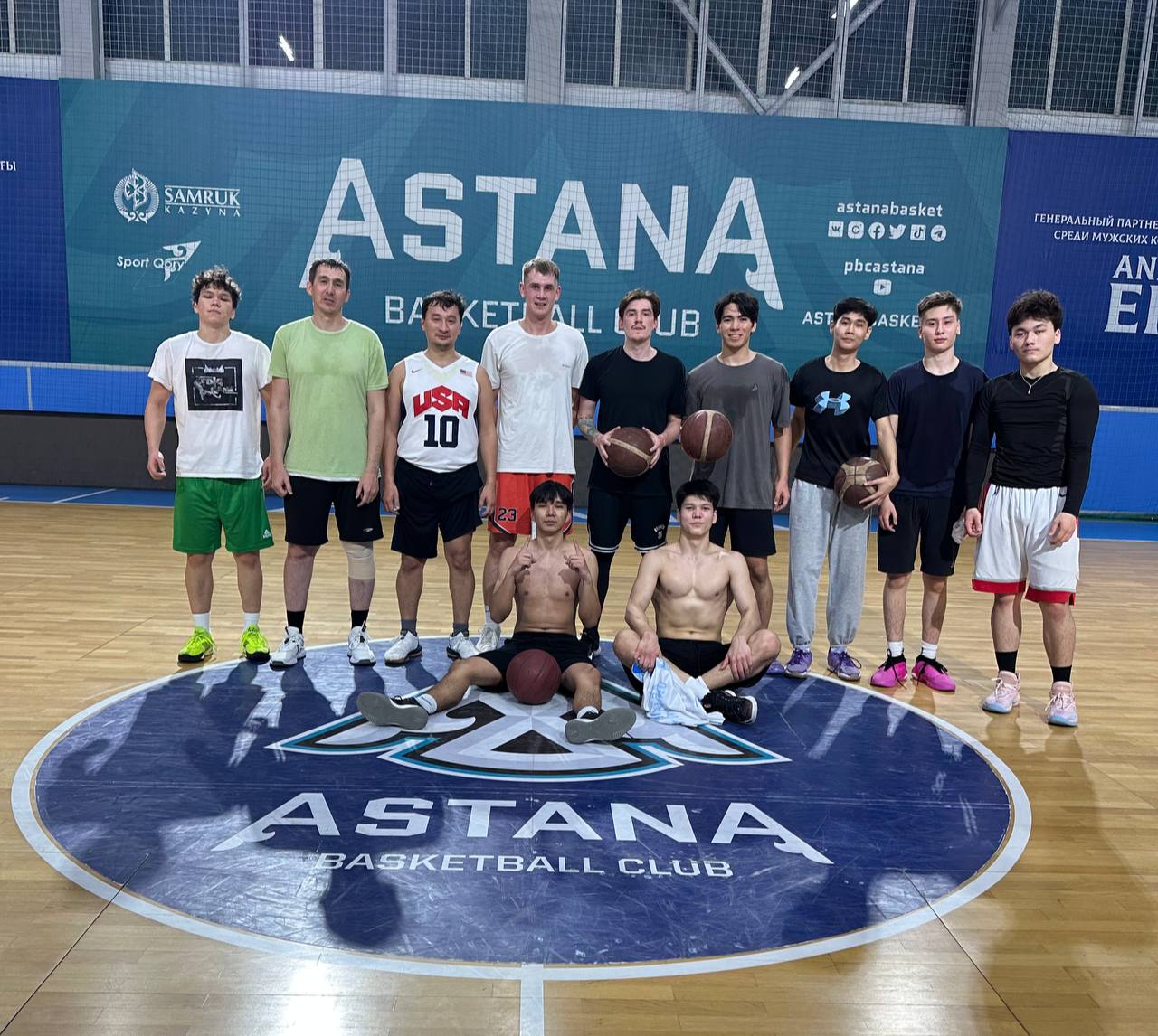 Игроки клуба на логотипе Astana Basketball Club