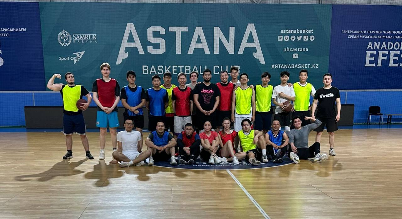 Большая команда на площадке Astana Basketball Club