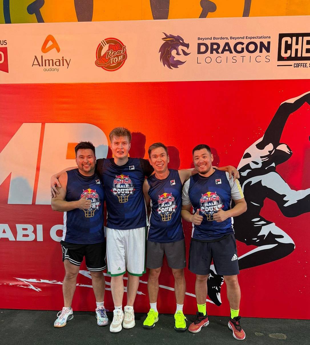 Игроки клуба на Red Bull Half Court